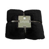 Vue rapprochée du plaid Cutie noir montrant sa texture douce