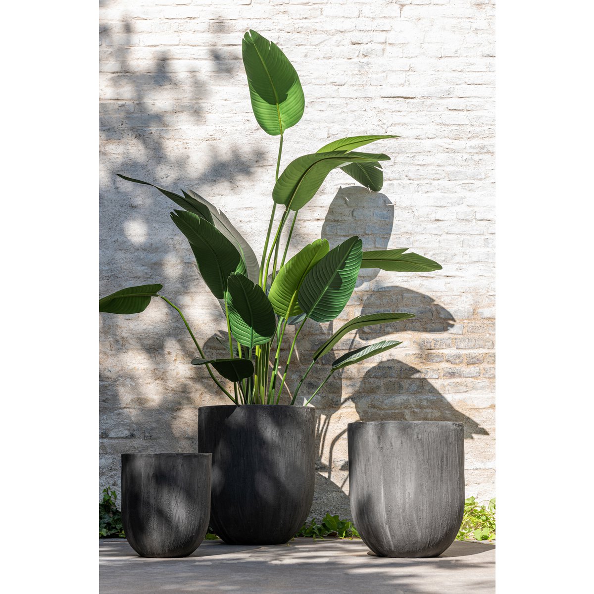Vase J-Line en céramique noir, vue de face avec détails élégants