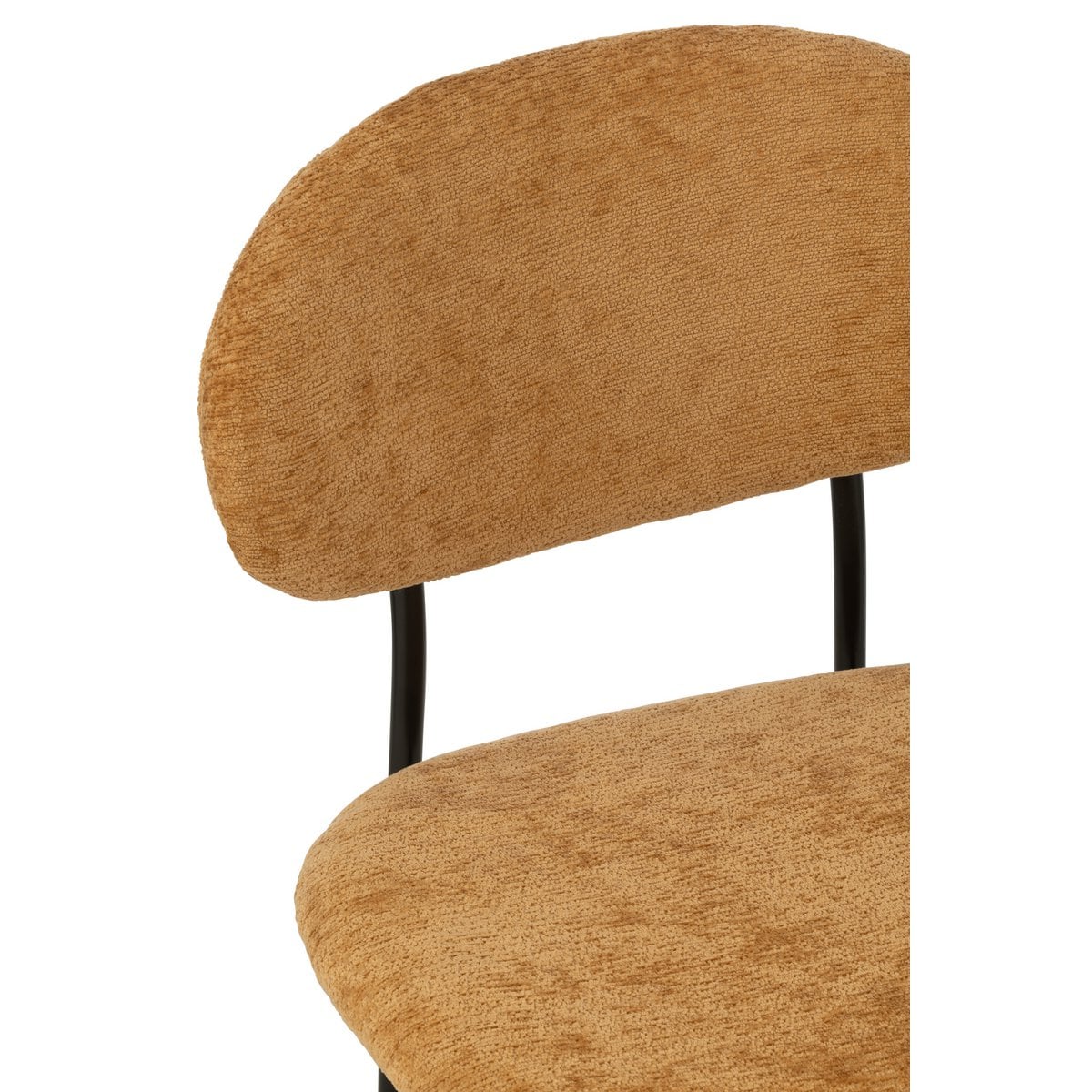 Chaise J-Line ocre en ambiance cosy