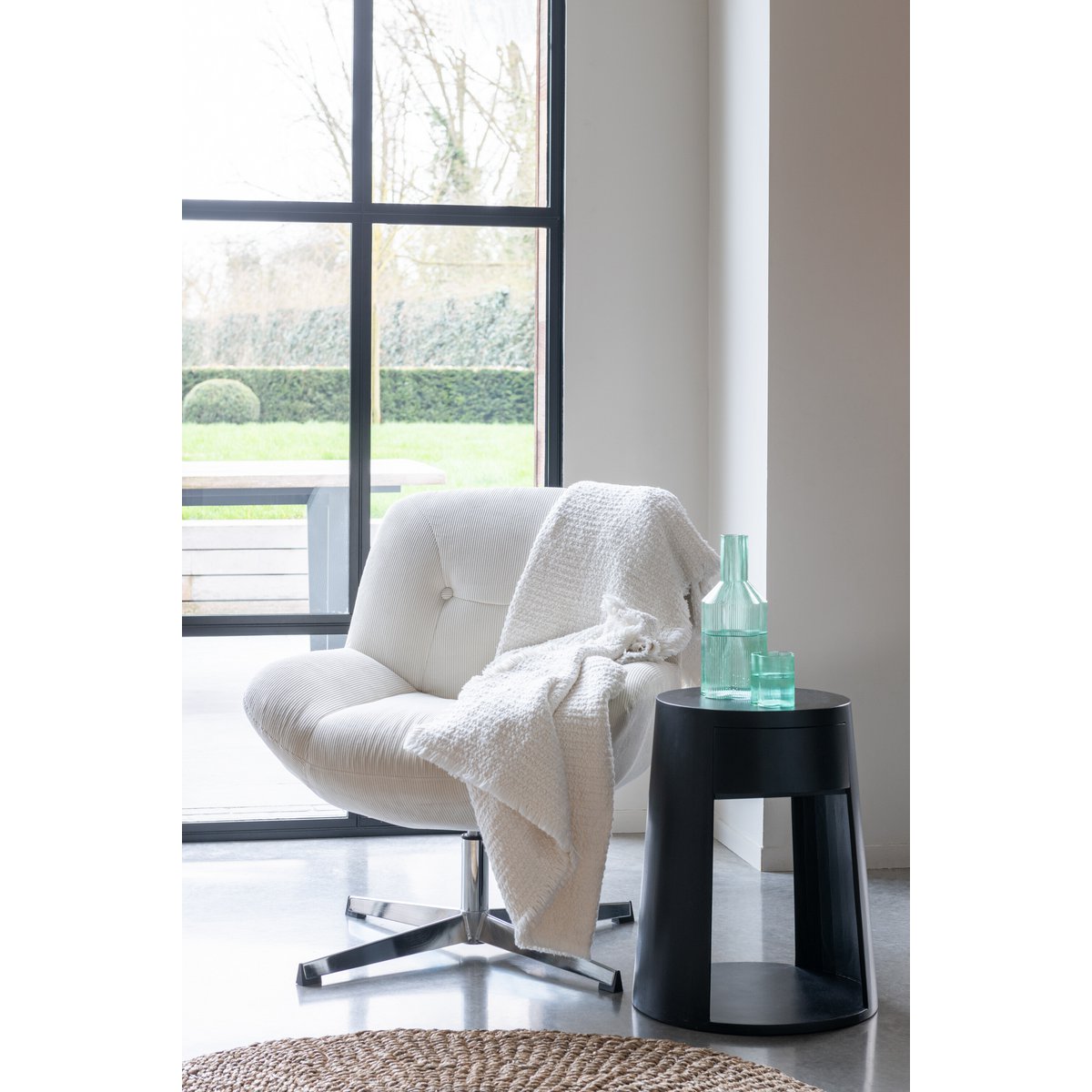 Table d'appoint Drawn J-Line sur pied décoratif