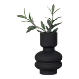 Vase noir en verre, présentation avec fleurs