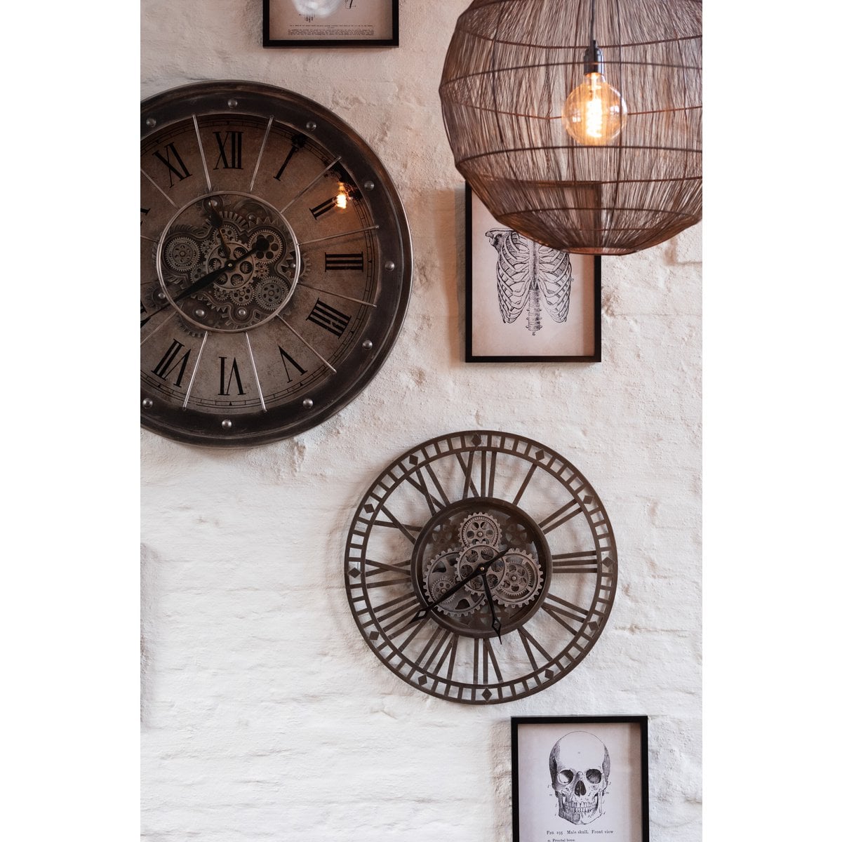 Vue latérale de l'horloge murale J-Line, montrant la profondeur de 7 cm.