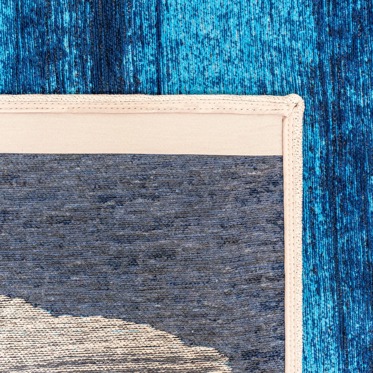 Tapis Eco Diva Bleu dans un intérieur contemporain