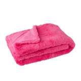 Couverture J-Line Cutie rose pliée, mise en scène élégante