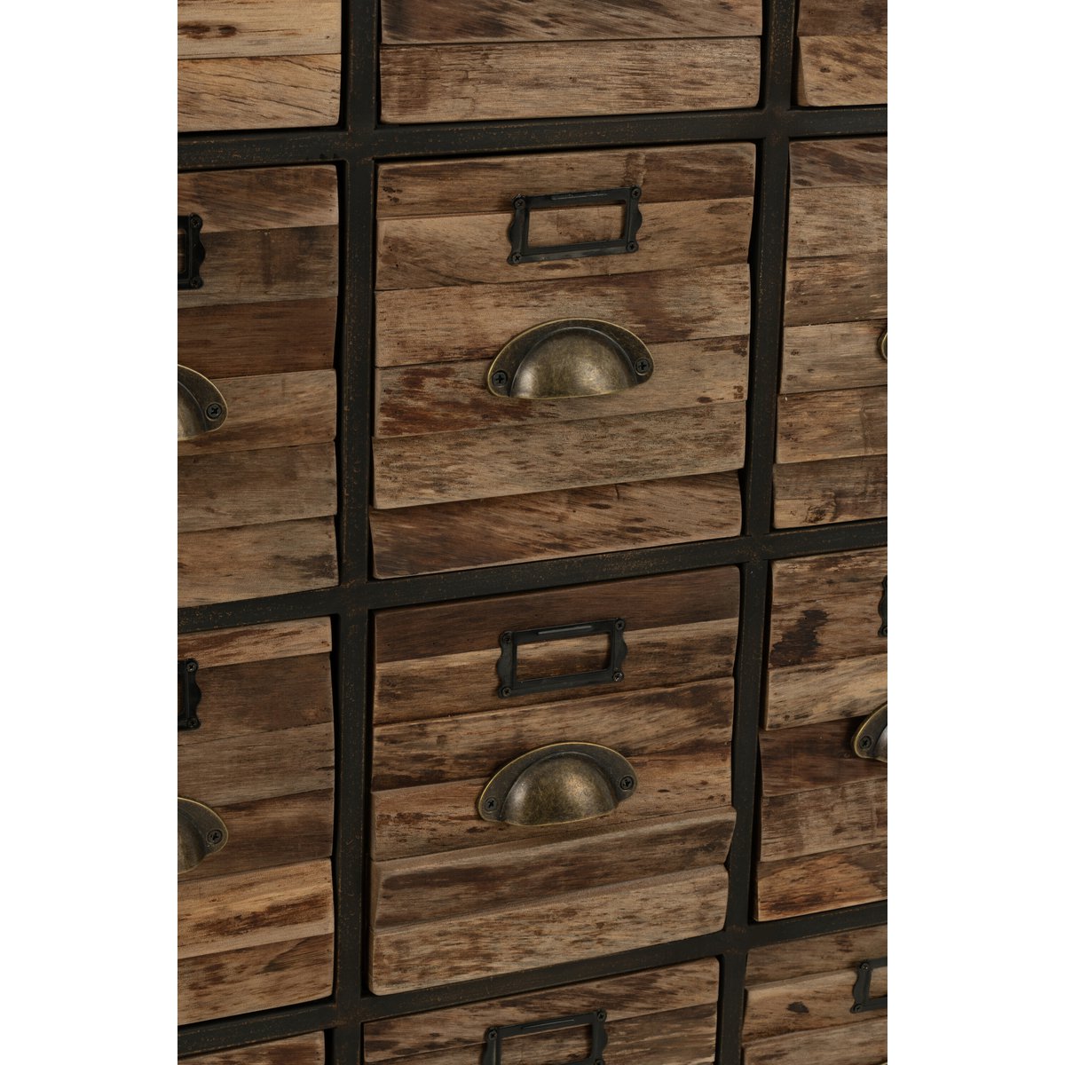 Ambiance déco avec l'armoire J-Line dans un salon