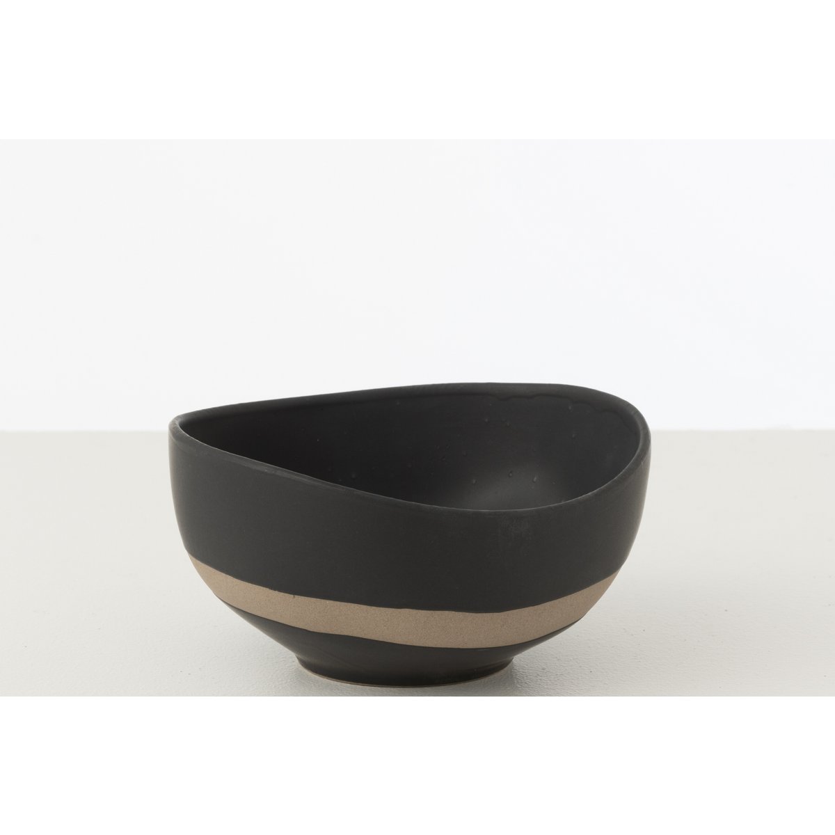 Bol J-Line en céramique noir et taupe - vue latérale