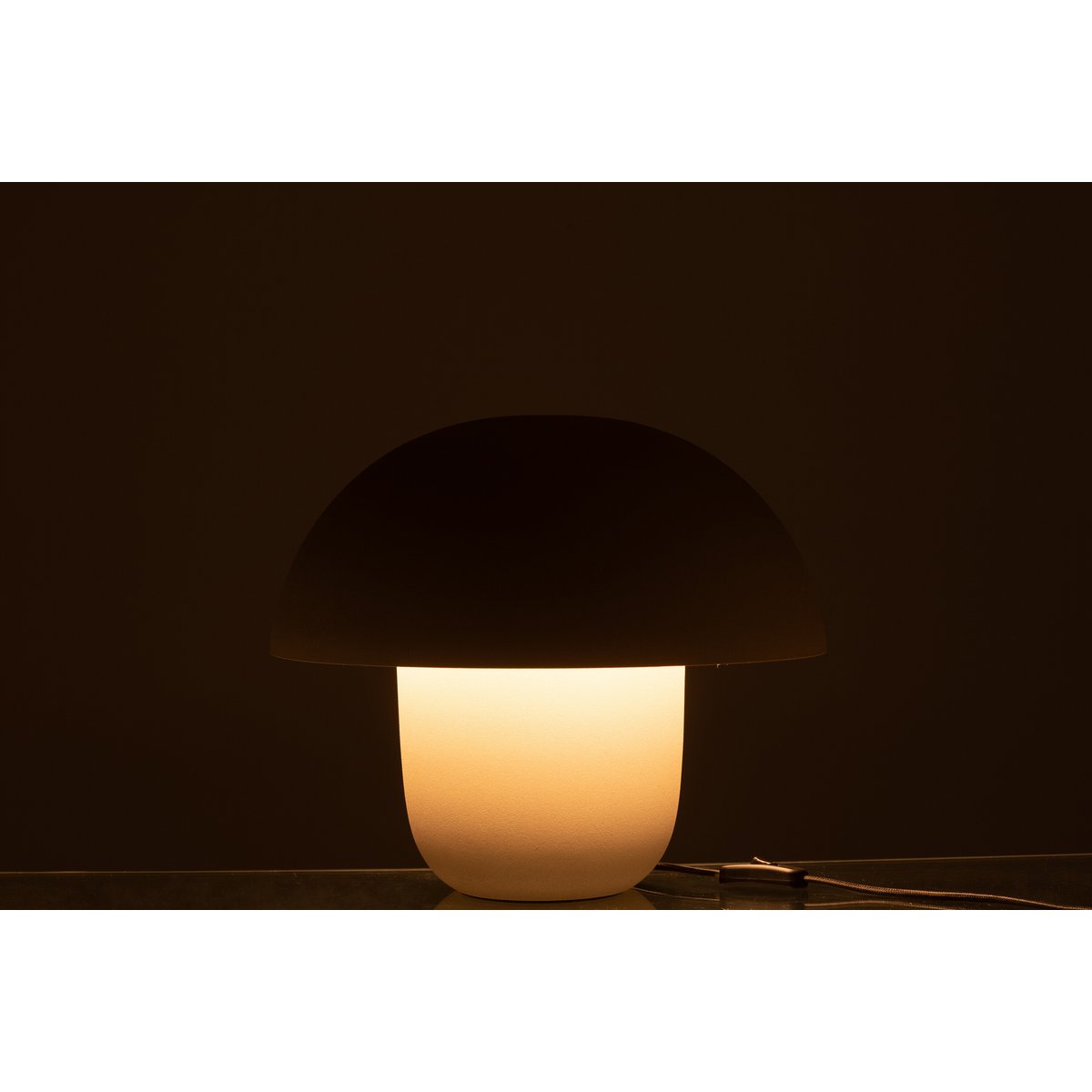 Détails de la lampe de table J-Line en métal beige