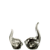 Vue latérale de l'éléphant en verre noir, décoration élégante