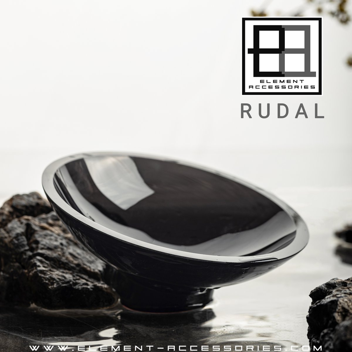Vue latérale du bol RUD07 en verre noir