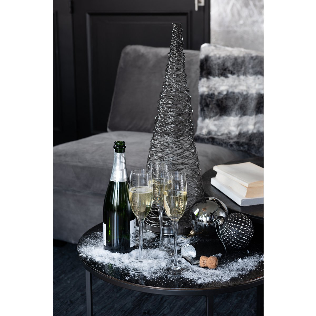 Détail de la texture de la boule de Noël en verre gris
