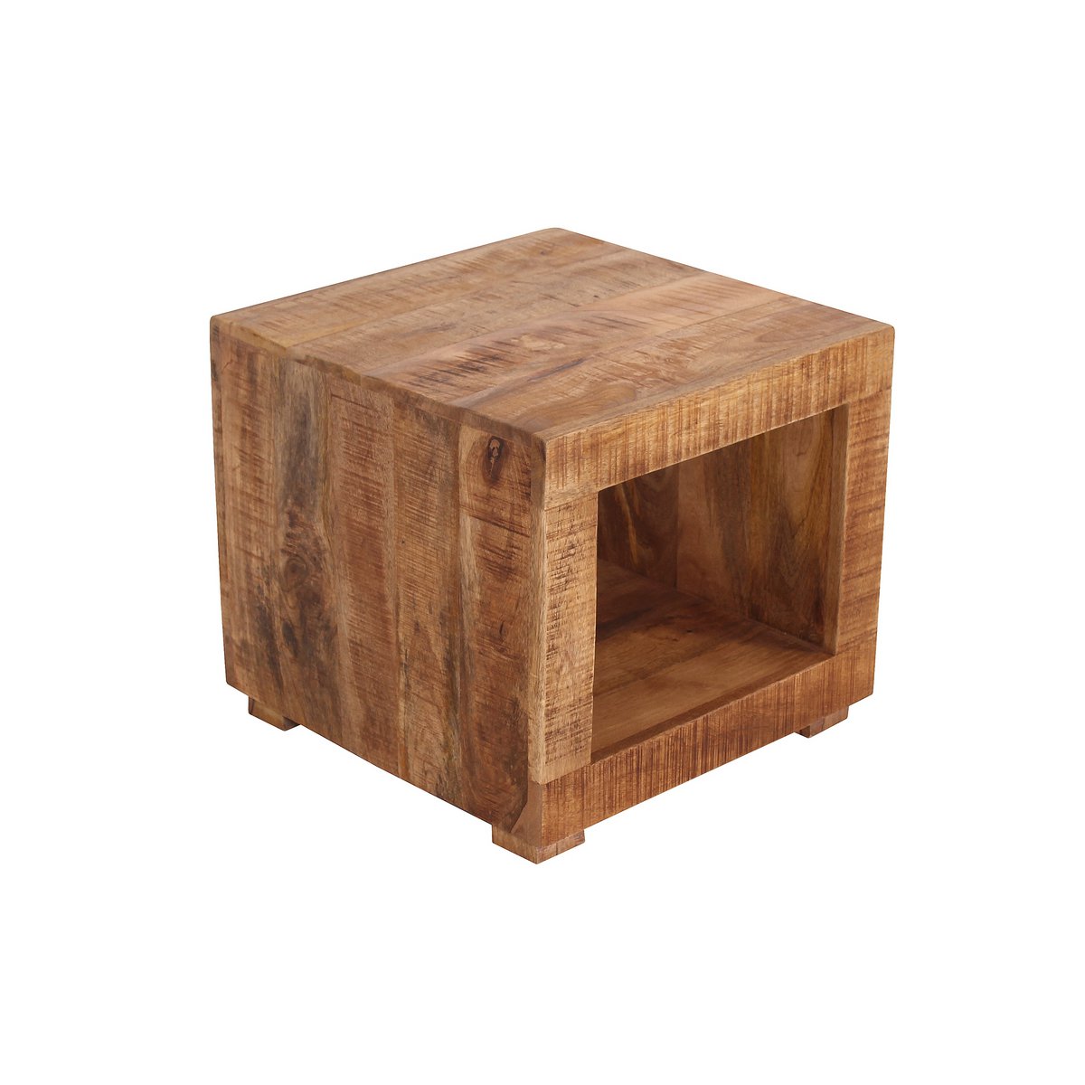 Table basse en bois de manguier dans un salon moderne