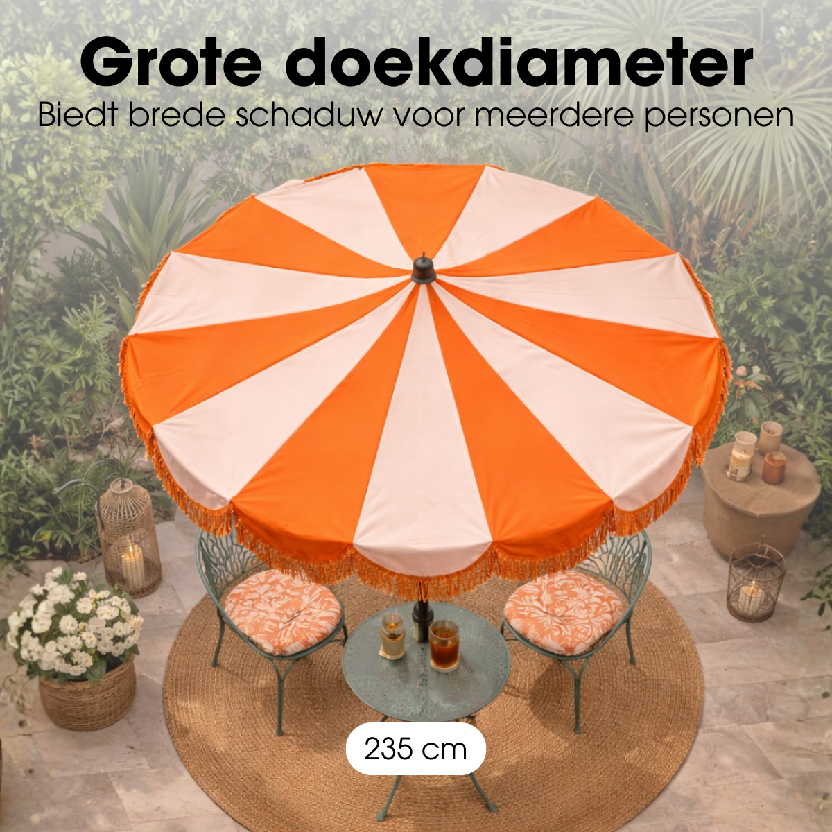Parasol Kim Oranje près d'une chaise longue
