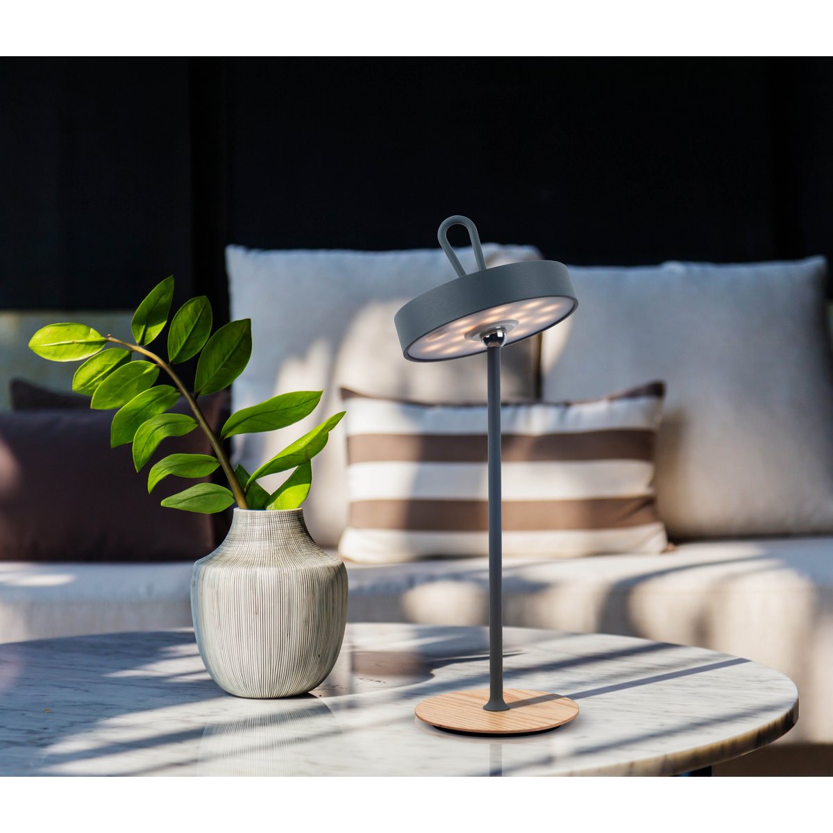 Détail de l'abat-jour magnétique de la lampe LED