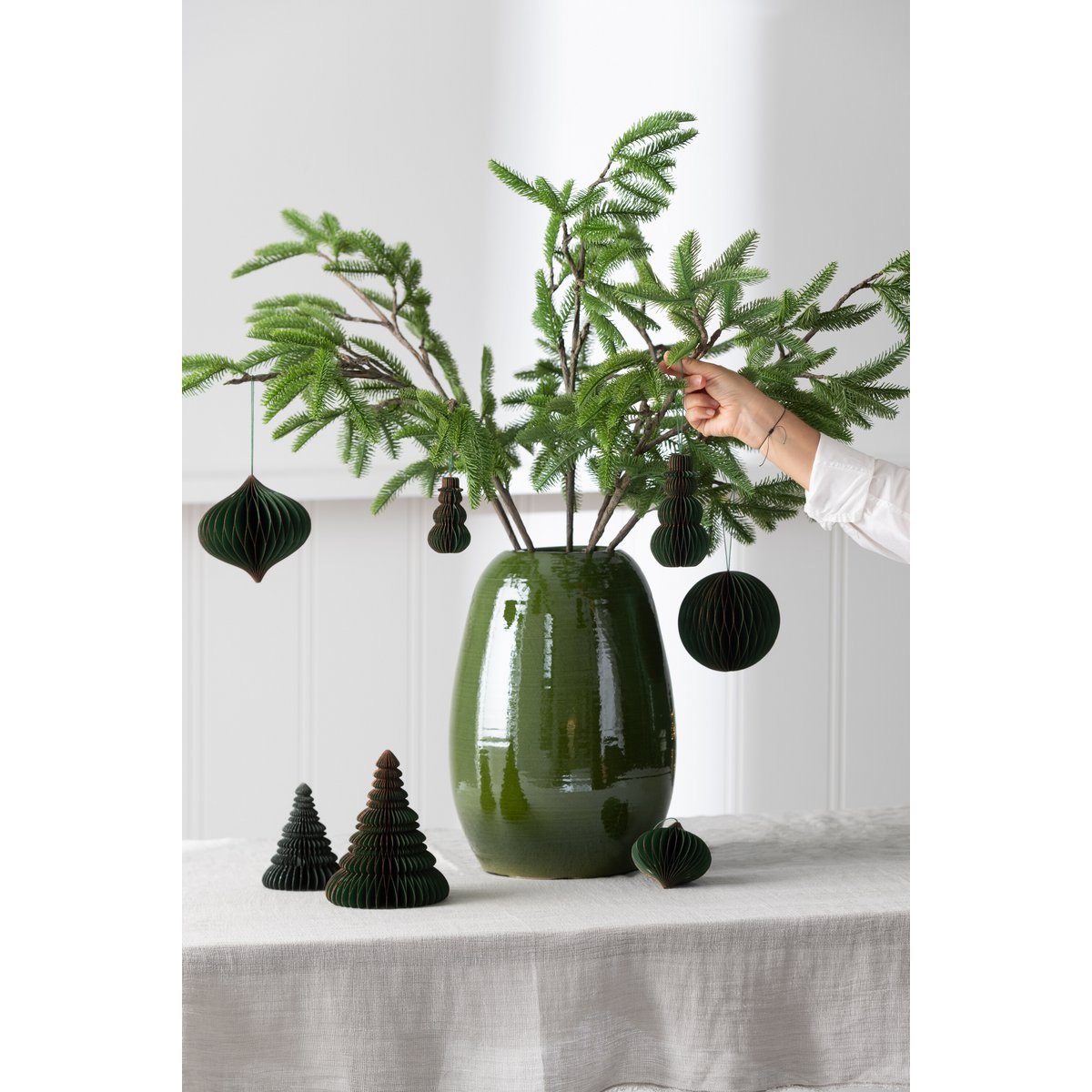 Vase Lola en porcelaine verte - vue avant