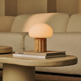 Lampe de table rechargeable en bois clair marron