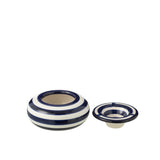 Détail de l'asbak J-Line Granade avec motifs colorés, mise en scène sur une table