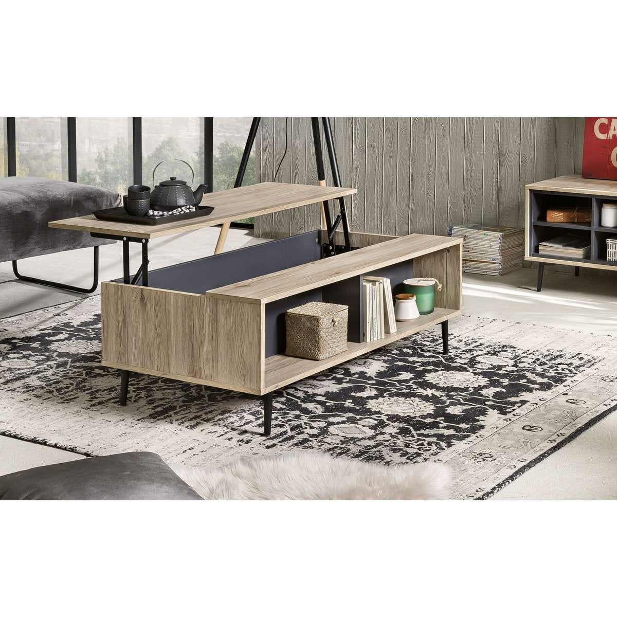 Zoom sur le plateau en bois de la table basse