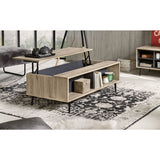 Zoom sur le plateau en bois de la table basse