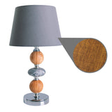 Lampe Araga sur une table de nuit, style contemporain