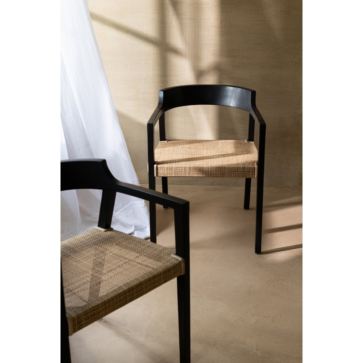 Détail de l'assise de la chaise Emma en teck