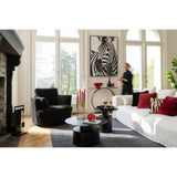 Coussin J-Line Alpha noir, mis en scène sur un canapé moderne