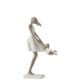 Figurine en polyresine représentant une mère et sa fille, couleurs blanc et taupe