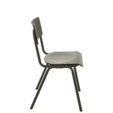 Chaise J-Line, détail du dossier en bois élégant