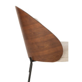 Chaise longue J-Line sur fond neutre, style élégant