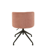 Chaise J-Line rose clair présentée dans un salon moderne