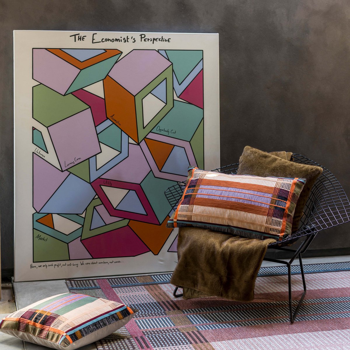 Coussin brodé Kaël dans un cadre décoratif chic, ambiance chaleureuse