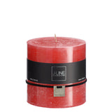 Bougie cylindrique rouge J-Line, élégante et raffinée, parfaite pour la décoration intérieure.