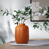 Vase orange foncé en verre soufflé