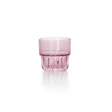 Gobelet à facettes en verre rose avec base texturée