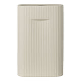 Vase en céramique gris de face, design minimaliste