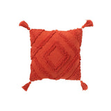 Coussin J-Line tufté en coton brique, détail des pompons