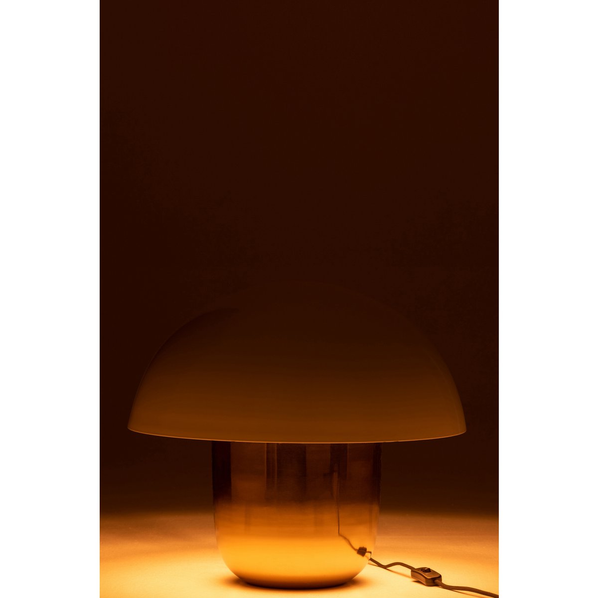Lampe Champignon J-Line allumée, créant une ambiance chaleureuse
