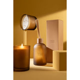 Diffuseur Santal Satiné sur une table en bois