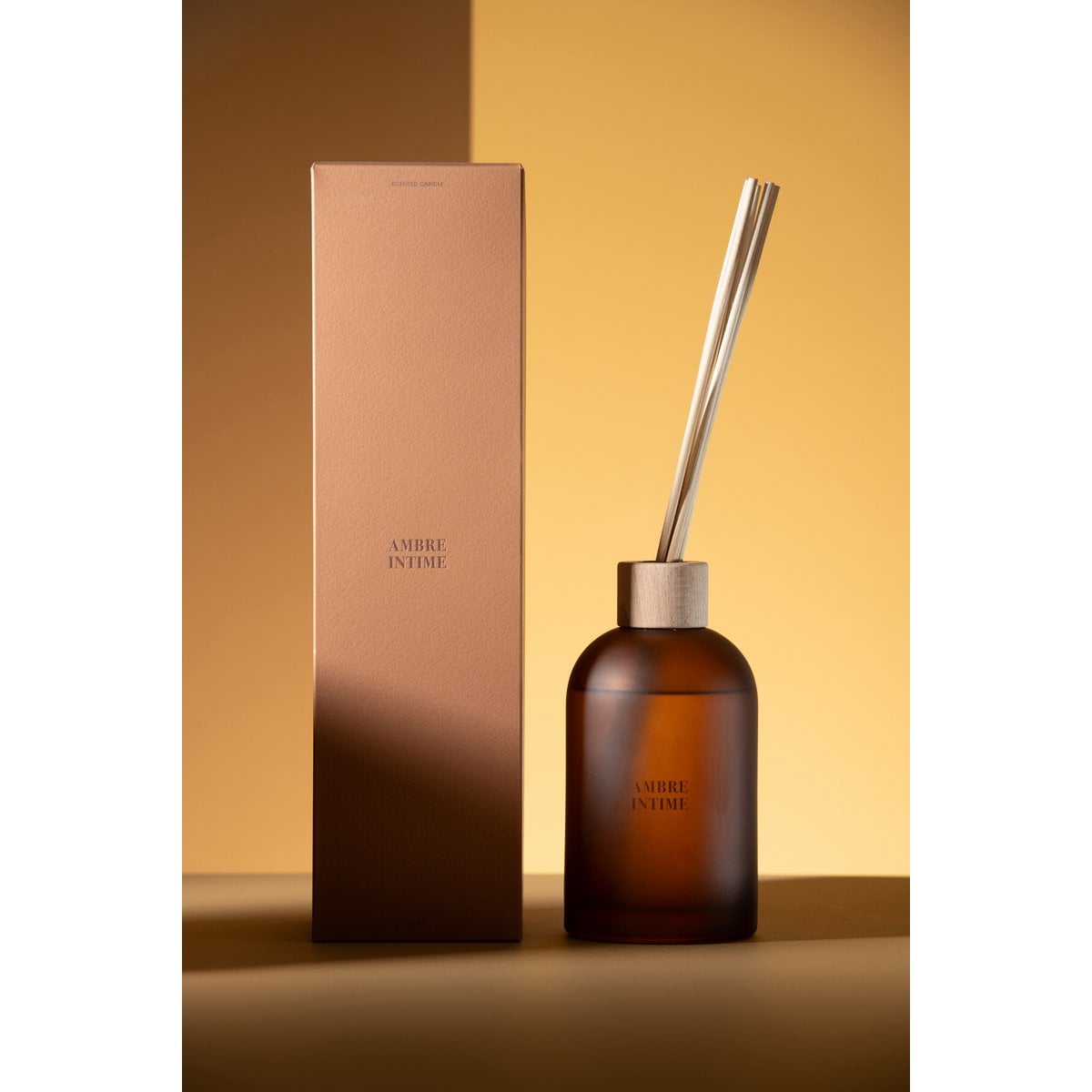 Diffuseur Ambre Intime en gros plan, couleur naturelle
