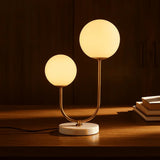 Lampe à poser en marbre blanc et métal doré