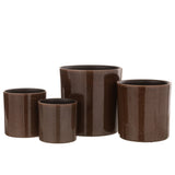 Détail du pot Flek en céramique marron, mettant en valeur sa texture