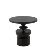 Table d'appoint Goa sur un fond neutre