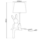 Lampe Helge sur une table de nuit avec un livre
