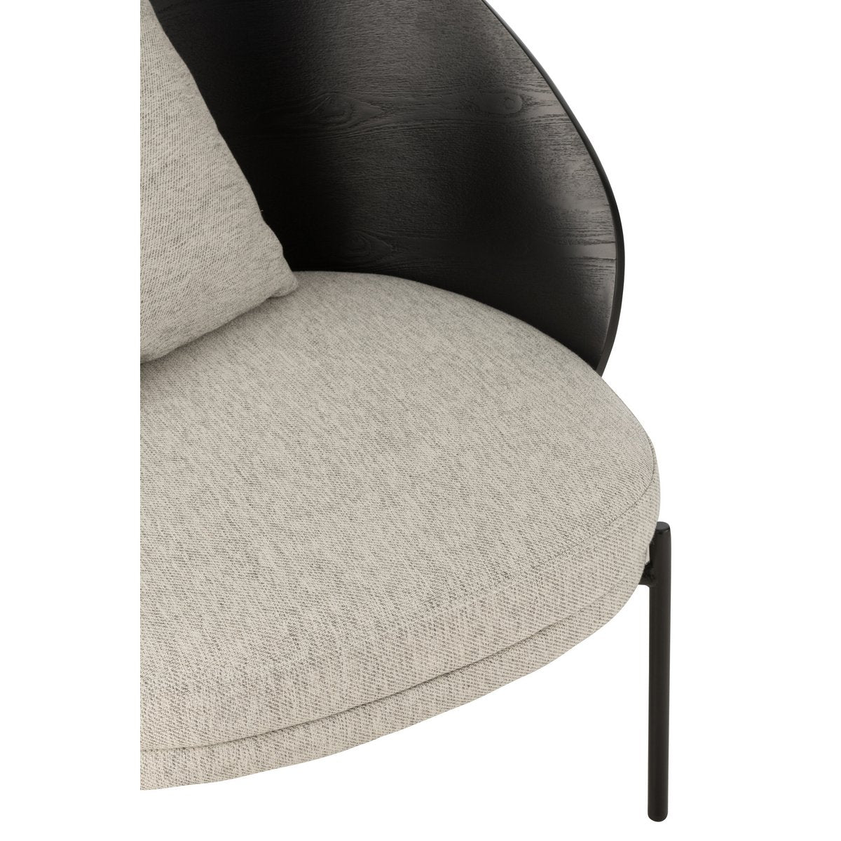 Chaise longue J-Line Lone, mise en scène avec des accessoires de décoration.