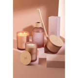 Vue latérale de la bougie parfumée J-Line Rose Rêveuse