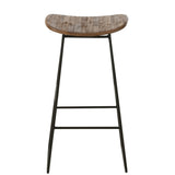 Détail de la chaise J-Line montrant le grain du teck recyclé