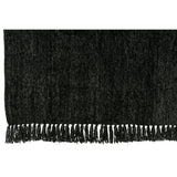 Couverture J-Line en chenille noire, vue d'ensemble élégante.