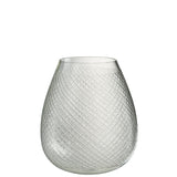 Vase J-Line sur une table, ajoutant une touche chic à la décoration.