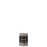 Ambiance chaleureuse avec la bougie cylindrique J-Line en intérieur