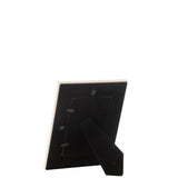 Détail du cadre Dita en bois beige avec finition velours.