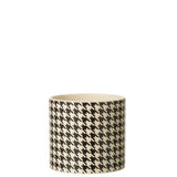 Pot de fleur J-Line en céramique sur une table décorative